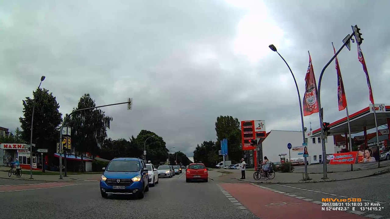 D: Kreisstadt Oranienburg. Landkreis Oberhavel. Fahrt durch die Stadt. August 2017