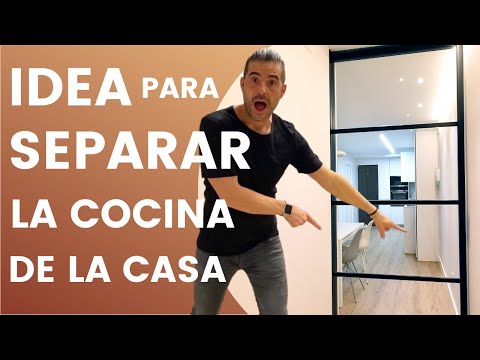 Una PUERTA CORREDERA con cristal para COCINA CJR