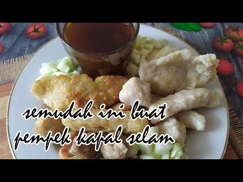 Cara membungkus pempek kapal selam anti bocor. 