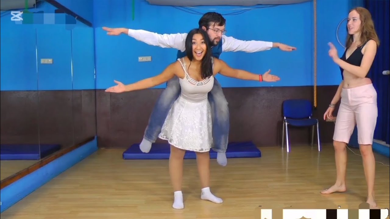 2 Short Strong Girls Lift and Carry with Short Guy!