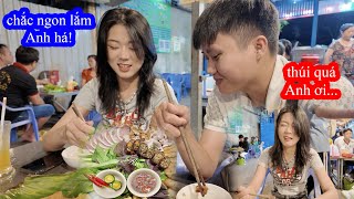 Phản Ứng Của Em Hàn Quốc Khi Ăn Bún Đậu Mắm Tôm | GoGo TV