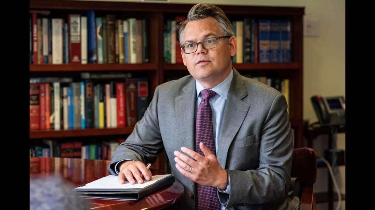 Познакомьтесь с Адамом Чилтоном, 15-м деканом юридического факультета