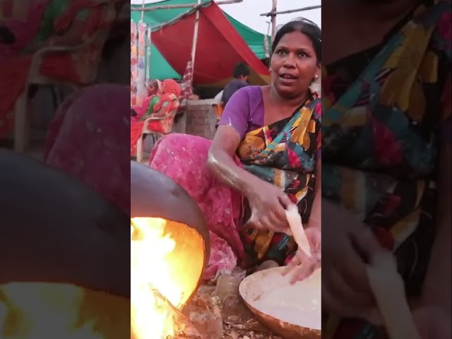 Nagpur diligent women Preparing Matka Roti   Only Rs. 6.00/ Each   Indian Street Food