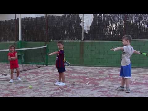 Видео: Теннис в Малград-де-Маре. Первое занятие с Георгием и Александрой. Tenis en Malgrat de Mar
