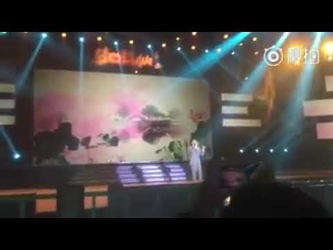 小哥有意唱错的吧😃费玉清 南京 20171124 D