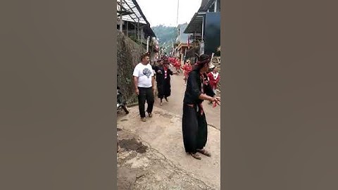 karnaval surooan di gunung sari