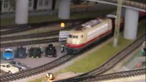 Märklin H0 TEE mit Baureihe 103 (1970s Trans Europe Express with German Class 103 locomotive)