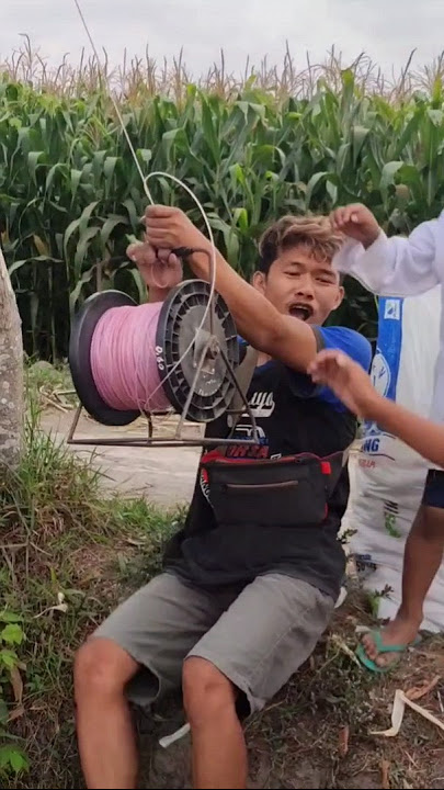 menerbangkan layangan gapangan 330cm bersama bocil bocil #layangangapangan #layangan #sendarenmika