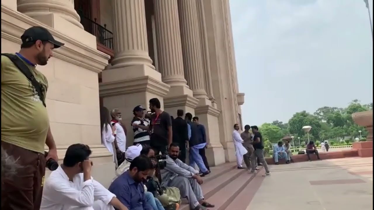 PTI, PML-Q MPAs leave for Punjab Assembly, Speaker Pervez Elahi also reaches for CM election