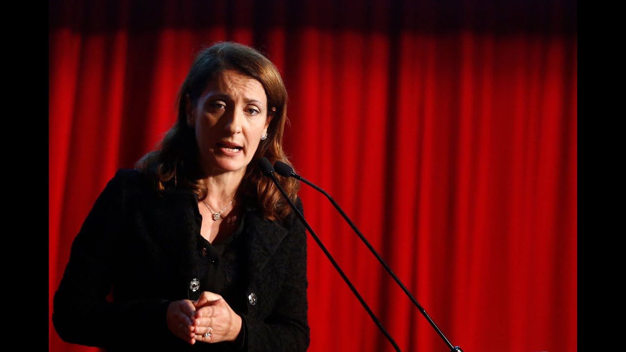 Carla Ruocco, una presidente “d'oro” per la commissione Banche - YouTube