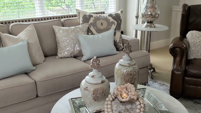 READER Q: SHOULD MY LIVING ROOM PILLOWS MATCH OR BE A VARIETY?