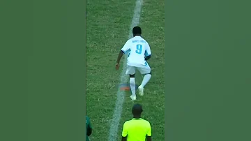 Tazama Mc Mboneke Alivyoingia Kwa Mbwembwe Uwanjani 