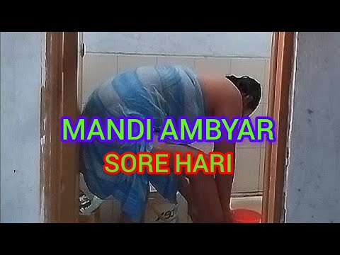 KALAU GAK NUNGGING GAK BISA BERSIHKAN KAKI, MANDI AMBYAR