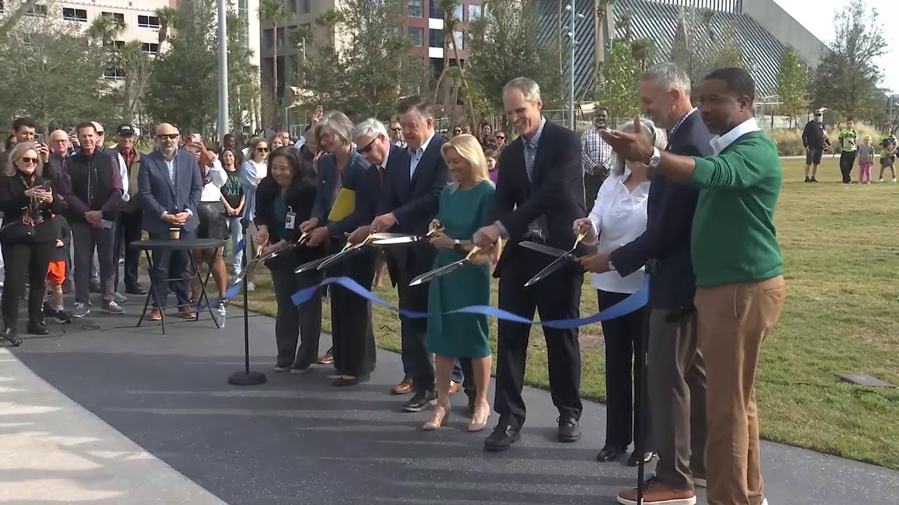 City of Jacksonville hosts ribbon-cutting ceremony to celebrate opening of Riverfront Plaza