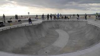 Venice Beach skatepark bowl sesh