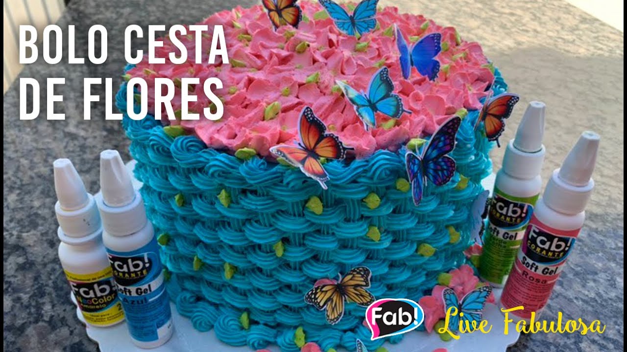 Bolo espatulado azul decorado com rosetas - Deia Confeitados