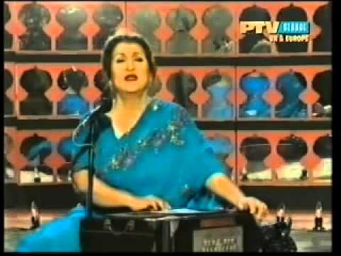 Ay Mere Hamnaseen Chal Kaheen Aur  Munni Begum  Live Ghazal