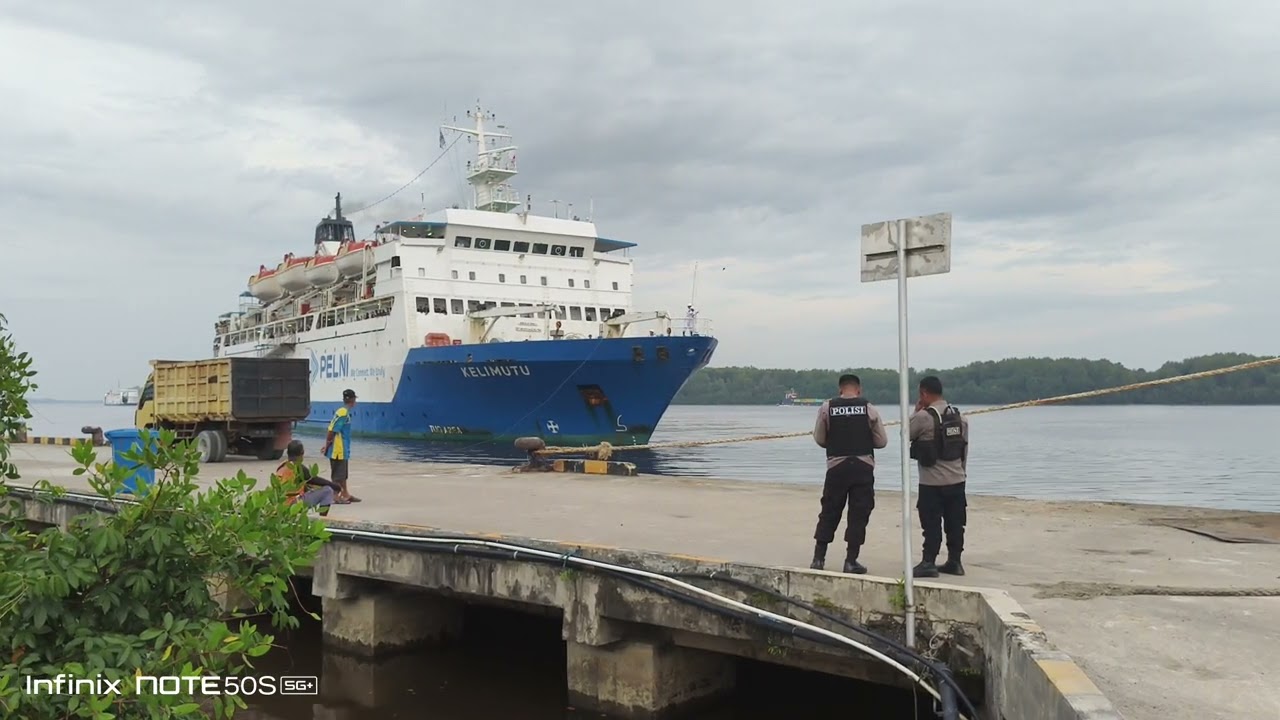 PROSES 4 KAPAL SANDAR DI PELABUHAN KUMAI