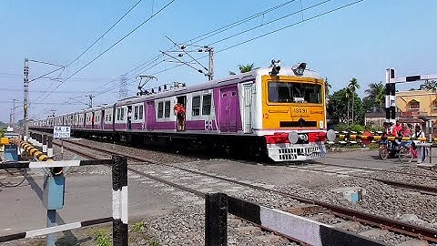 Furious Speedy Conventional EMU Local Train & Testa Torsa Express Skip through busy Railgate | ER