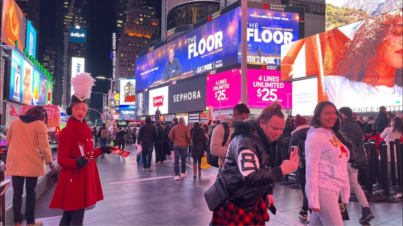 nyc-live-exploring-tuesday-night-christmas-season-youtube