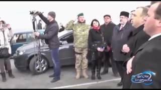 На границе с Крымом украинская делегация РАЗБЕЖАЛАСЬ при виде российских военных
