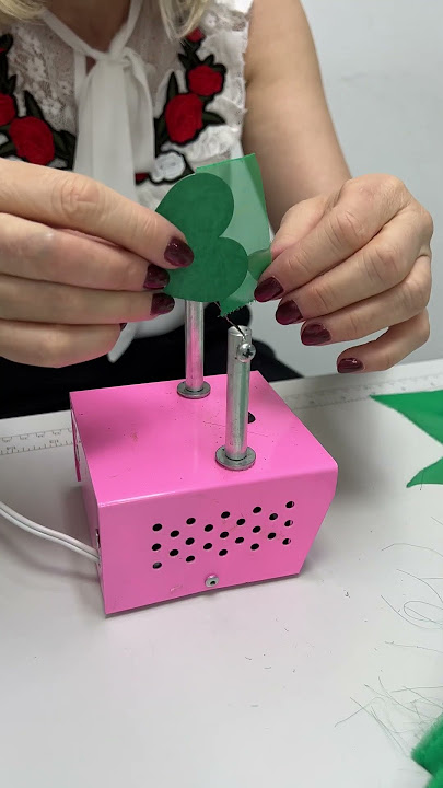 Women does a satisfying ASMR of making hearts with a hot machine