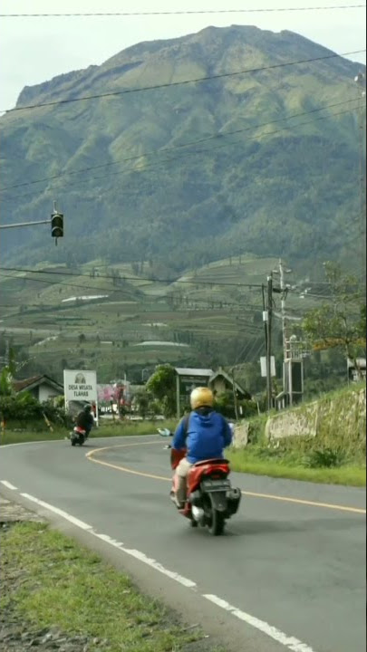 Suasana jalan di Kecamatan Kledung, Temanggung yang syahdu