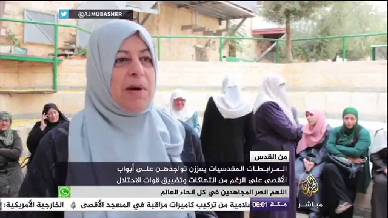 المرابطات المقدسيات يعززن تواجدهن على أبواب الأقصى