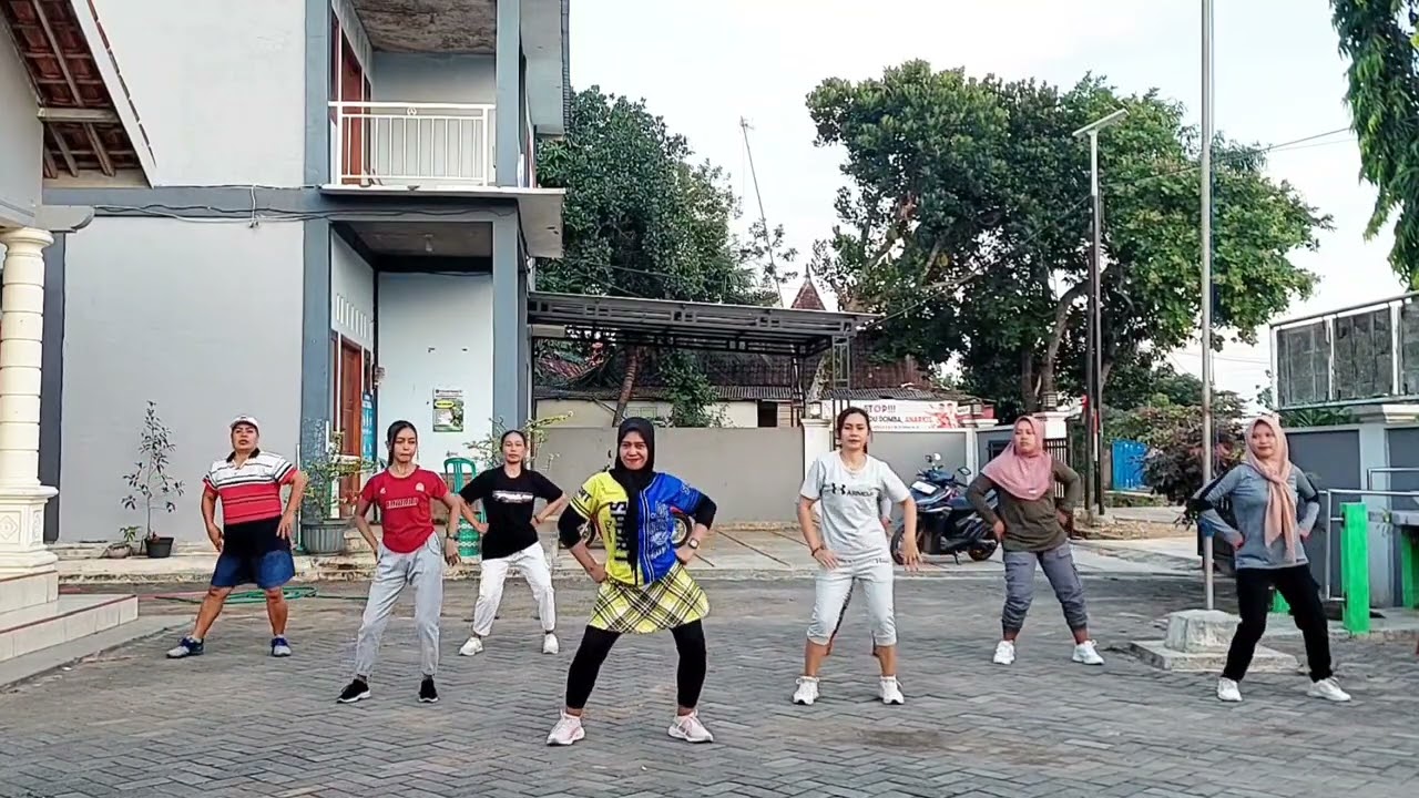 Senam Kreasi Bokong Semok Niken Salindry // Tik Tok Viral // Senam Kreasi terbaru