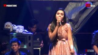 Selimut Biru Yuni Andini