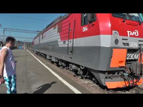 Смена электровоза ЭП1м-775 на 2ЭС4к-084 на станции Горячий Ключ