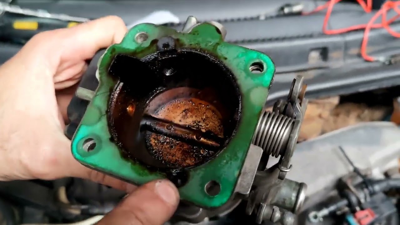 CARRO CONSUMINDO MUITO_ FALHANDO_ Aprenda como limpar TBI corretamente. limpeza do respiro de óleo!