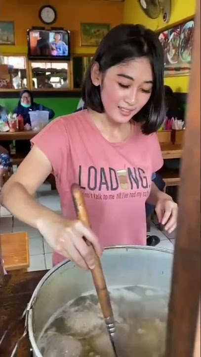 Viral penjual bakso cantik #Shorts