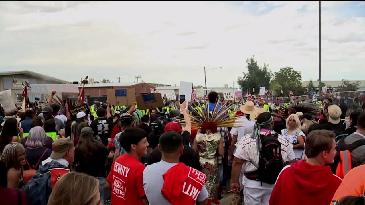 Pro-ICE and anti-ICE demonstrators comes face-to-face in Aurora, police maintain peace