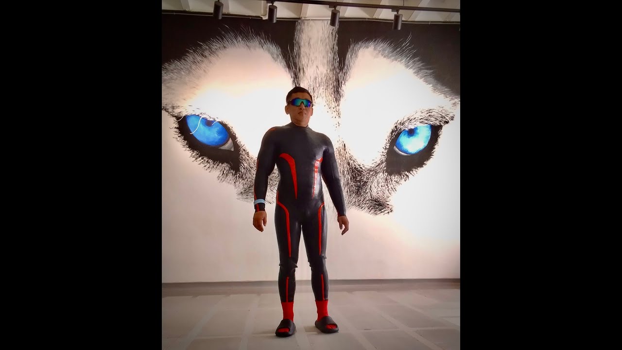 男FURRJOI矽膠連身衣機車服，在Husky And The Gang。