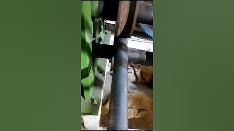 Induction furnace horizontal continuous casting : withdrawal of the solid section is in process.