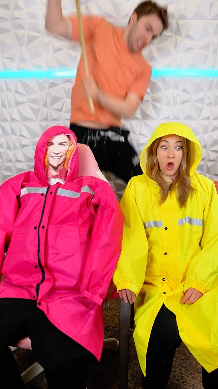 Fake Vs Real Mannequin Challenge!