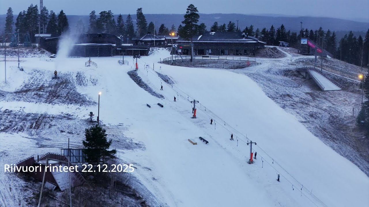 Riihivuori, laskettelukeskus, rinteiden lumetus, yksi rinne auki 22.12.2025