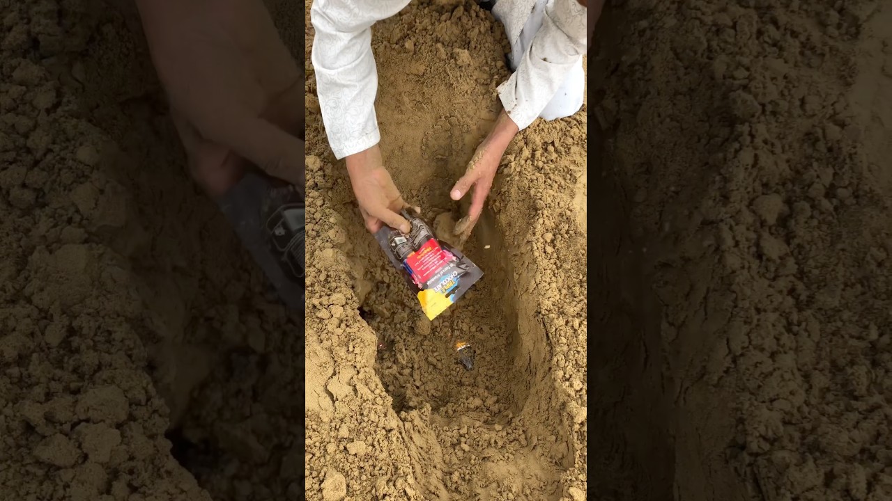 Extracting food and drink bottles in desert  sand 🏜 