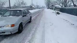 Чистят дороги от снега в с.Стурзовка