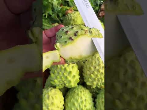 Cara mudah mengupas buah srikaya dengan pisau super tajam #shorts