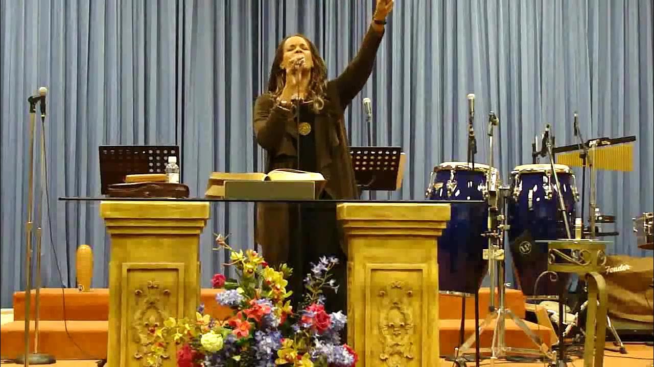 CRISTO,TE ENTRONAMOS -CLAUDINA BRINN CRISTO,TE ENTRONAMOS -CLAUDINA BRINN