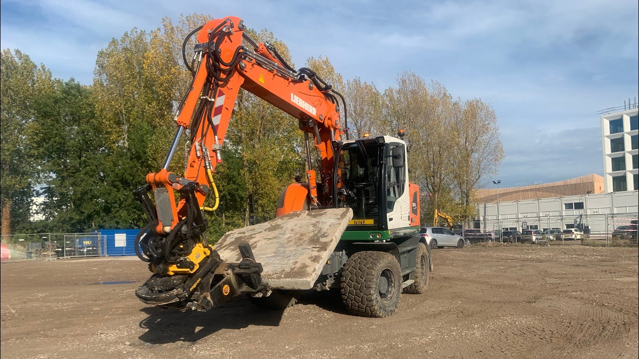 Betonplaten laden en lossen #5 - Liebherr 914 Compact met Engcon draaikantelstuk