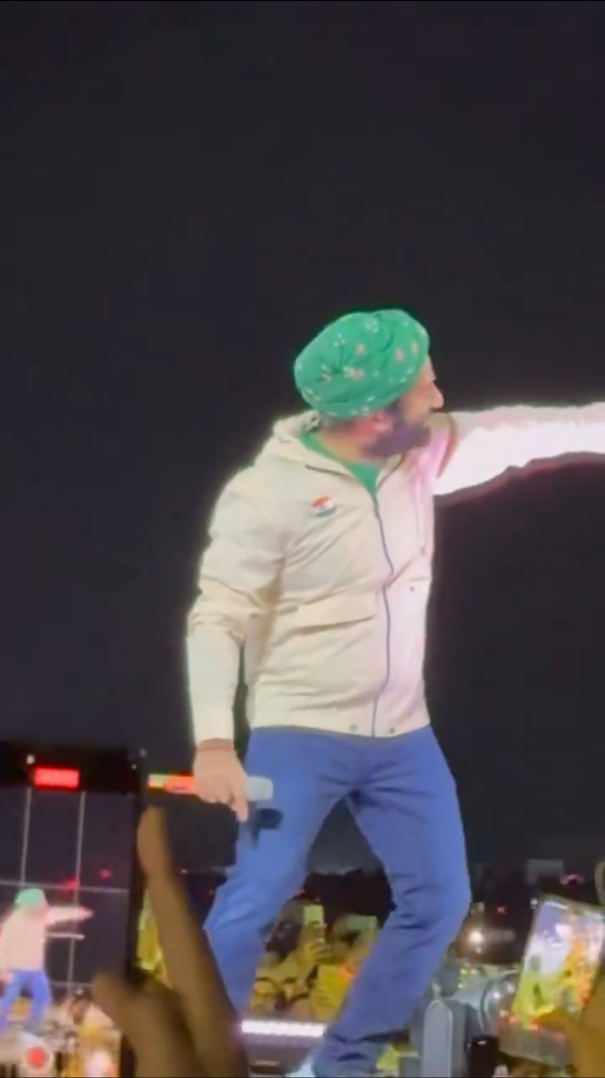 Arijit Singh NAILS The Chaleya Step At His CONCERT | #shorts #bollywood #dance #arijitsingh
