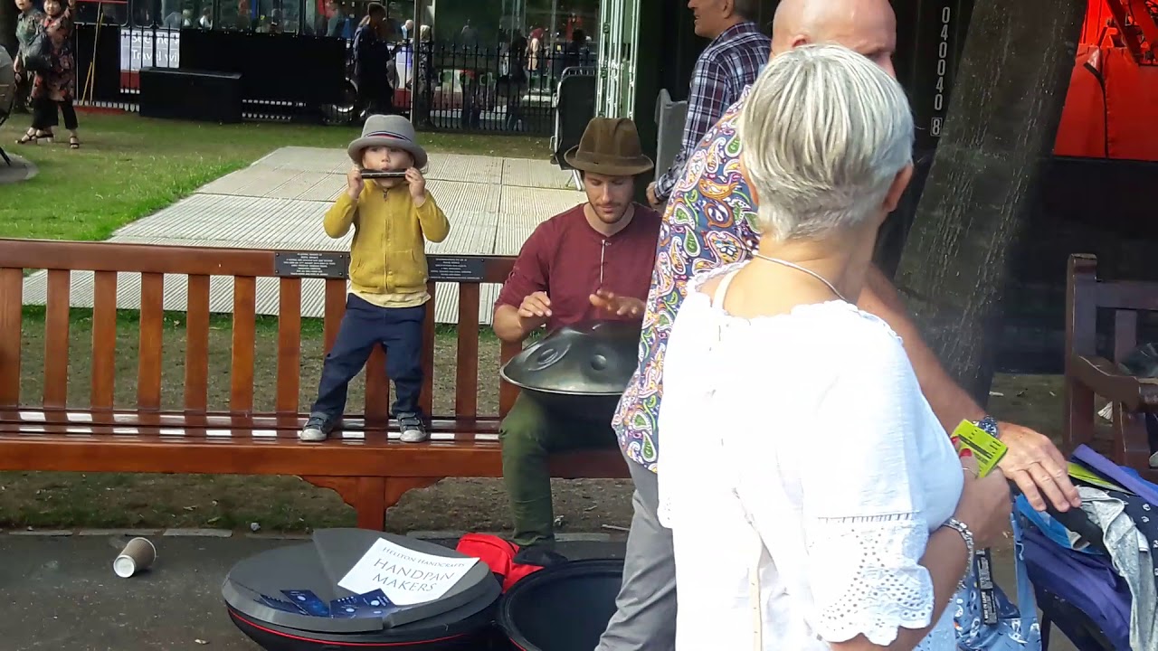 Marek and Maru busking in Edinburgh with Heliton Fey, summer 2018