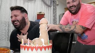 hogyan lehet péniszet készíteni egy tortán)
