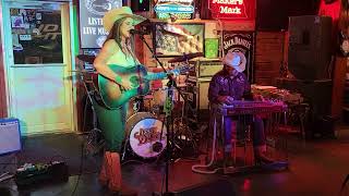 Video thumbnail of "Yes Ma'am, He Found Me In A Honky Tonk - Summer Dean at Buck's"