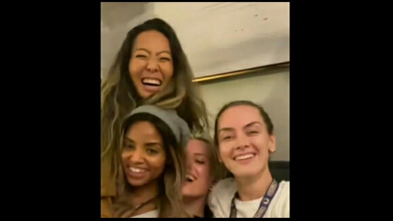 Rachel skarsten with Meagan tandy and other cast at dragon con 2020 #84