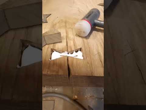 Couchtisch mit Schwalbenschwanz-Verbindung