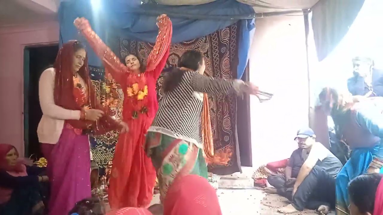 मायके में  लगाया वन देवी का मण्डाण गुरु अमित बहुगुणा द्वारा जागर 🙏